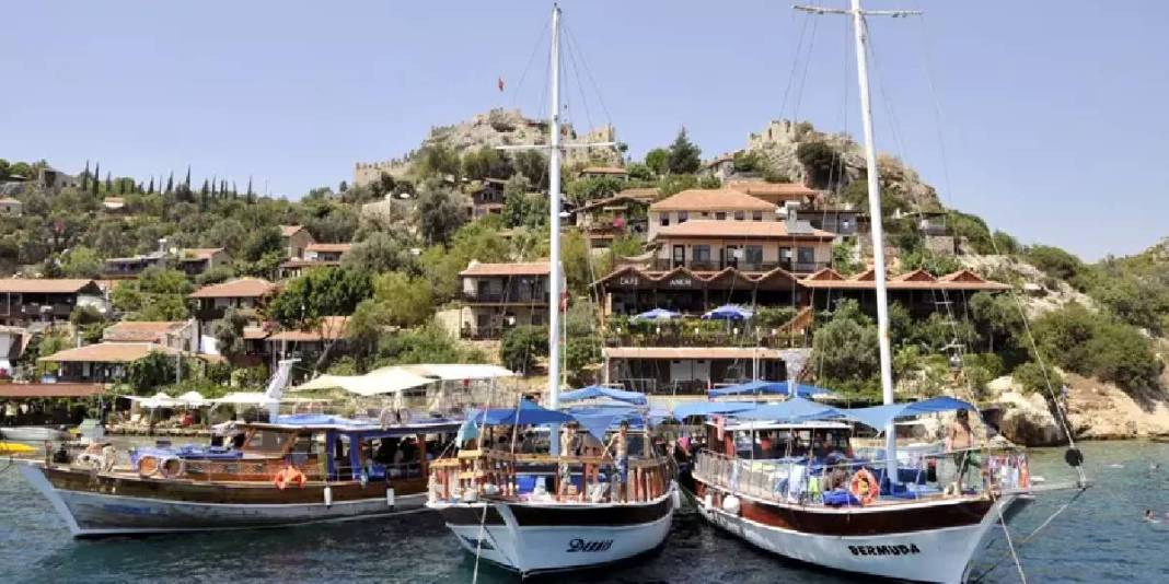 Karadan ulaşımın olmadığı nadir nokta! Türkiye’nin Santorini’si olarak görülüyor: Tekneyle ulaşan hayran kalıyor 8